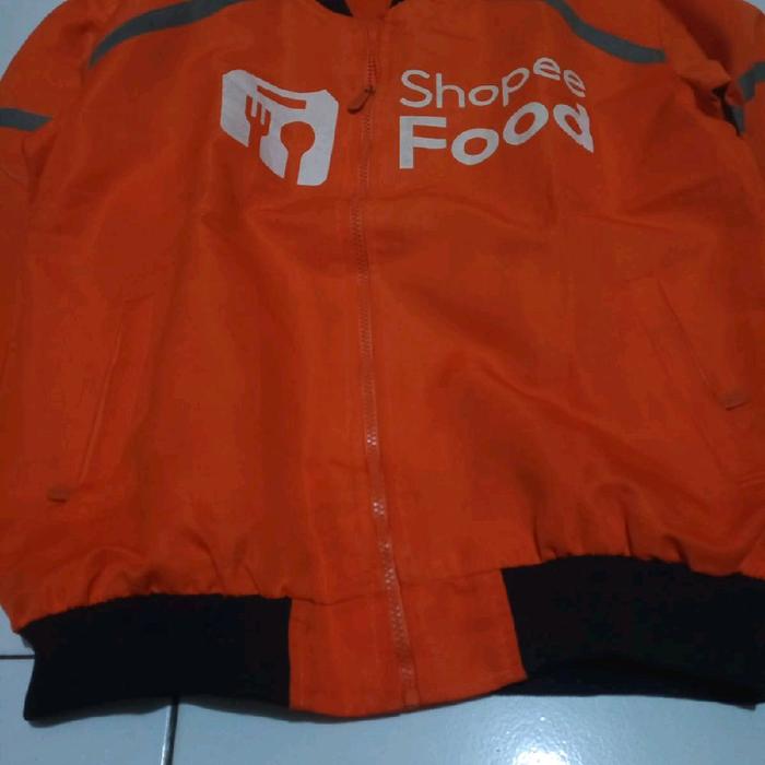 Shopee Jaket Food Orange dengan Logo Shopee Food untuk Pengiriman Makanan