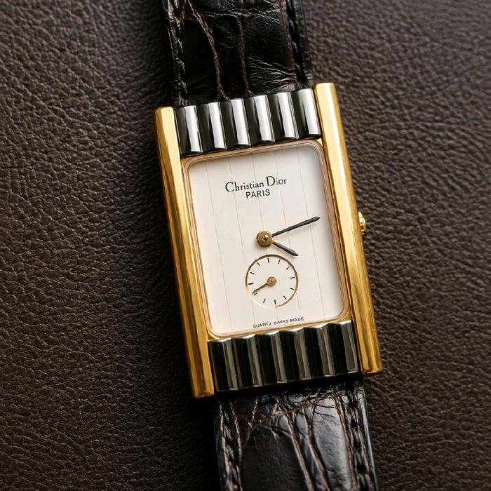 Christian Dior Paris Jam Tangan Elegan dengan Tali Kulit Hitam dan Desain Emas Mewah