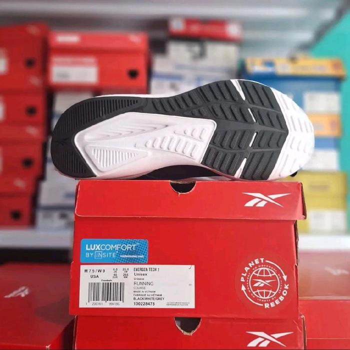 Sepatu pria rebbok original