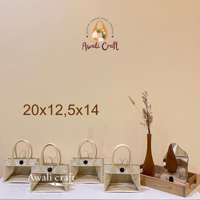 Awali Craft Tas Hampers Souvenir Anyaman Pandan Mini Kombinasi Mika 20x12,5x14 cm dengan Kancing Bat