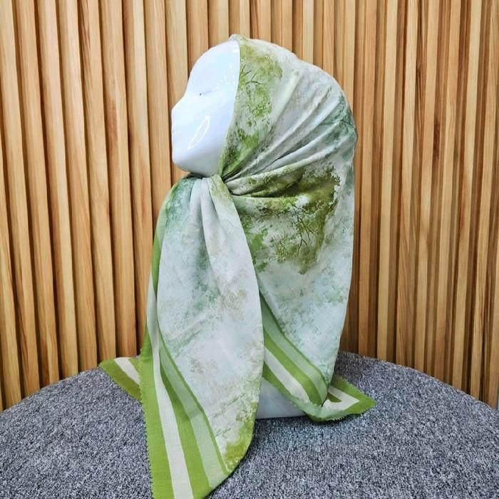 HIJAB SEGI EMPAT VOAL MOTIF BUNGA ALAM HIJAU LEMON