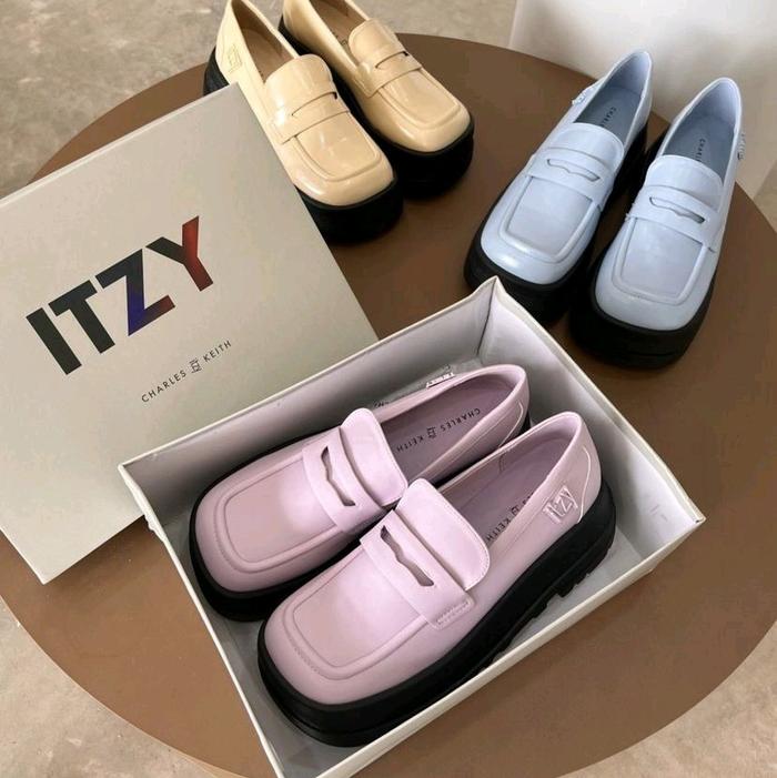 Sepatu wanita wedges loafer Charles and keith x itzy