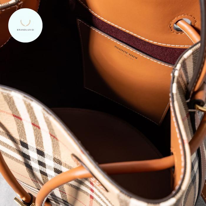 BURBERRY SMALL TB BUCKET BAG  ARCHIVE BEIGE BRIAR BROWN