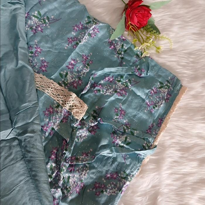 mukena Rayon Adem motif bunga kecil