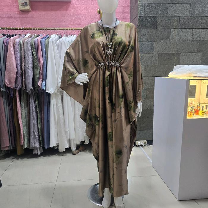 Kaftan satin motif borci pinggang besar