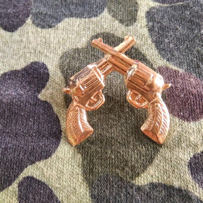 pin tentara jadul pin silang rvolver pin polisi militer abri monogram silang senjata tentara jadul c
