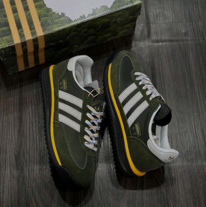 Adidas Sepatu Pria Model Classic Hijau SL 72