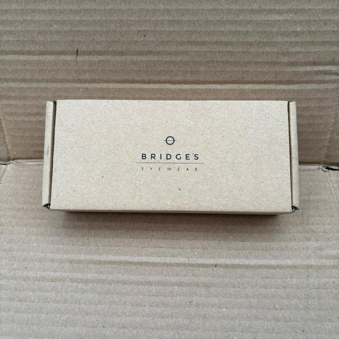 Kardus kacamata Bridges Eyewear