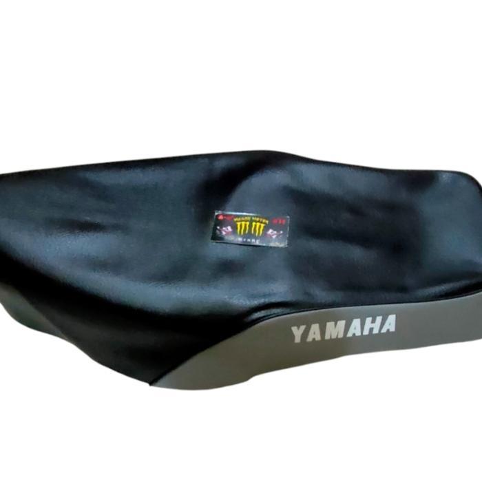 Kulit Sarung Cover Jok Force 1, Force One, F1Z, Lis Hitam Samping Abu Abu Ada Tulisan Yamaha Kualita