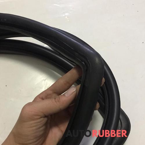 Karet Kaca Belakang Corolla KE30 R1