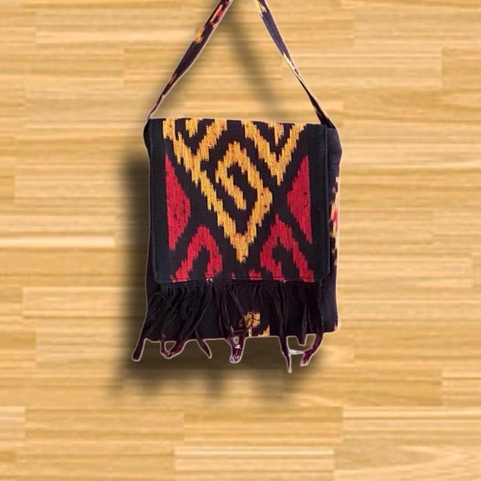 Tas Selempang Tenun Mini Etnik Lombok Toraja dengan Penutup Wanita Motif Khas Ukuran Simpel Cocok un