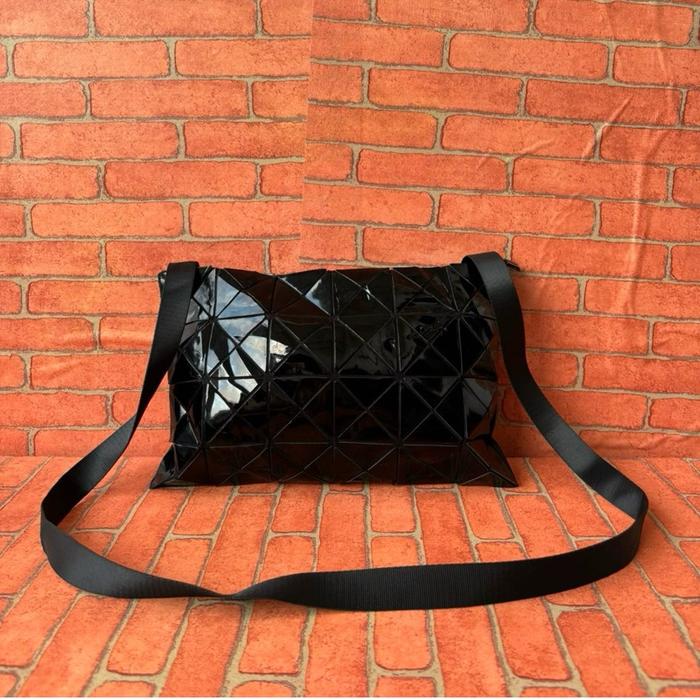 TAS SELEMPANG BAOBAO WANITA SECOND BRANDED HITAM / TAS SLING BAO BAO ISSEY MIYAKE SECOND HITAM