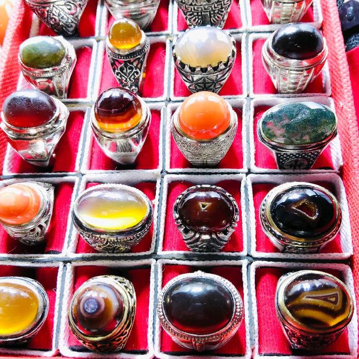 Batu Cincin Cempaka Madu Combong Yaman Lumut Suliki Katilayu dengan Desain Eksklusif dan Kualitas Ti