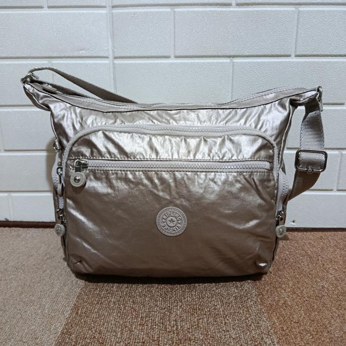Tas Kipling Gabbie Medium Crossbody Bag Womens Original Metallic Glow Ransel Tas Wanita Daily