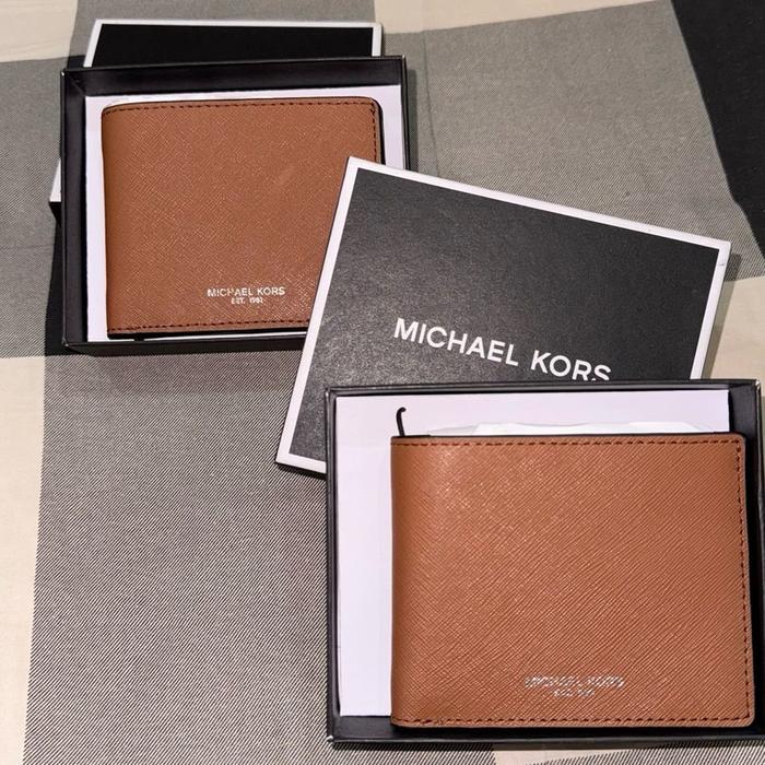 Michael Kors Dompet Pria Kulit Asli Cokelat dengan Desain Elegan dan Fungsi Praktis untuk Koin dan K