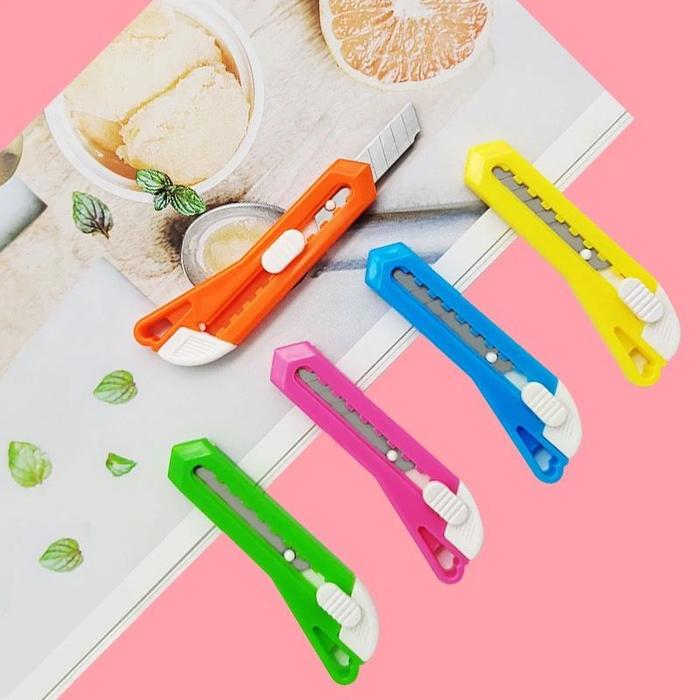 Pisau Cutter Mini Gantungan Kunci Pisau Cutter Kecil Silet Tajam Pemotong Praktis