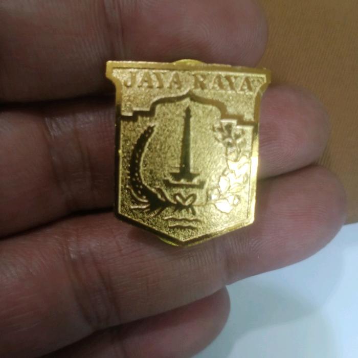 Pin Logo DKI untuk Topi Mut - Aksesori Topi Mut dengan Logo DKI