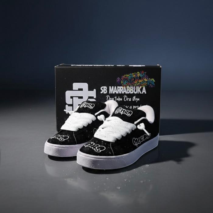 sepatu model grafiti kece warna hitam putih simpel bahan suede  Casual Sneakers Shoes Pria ukuran 36