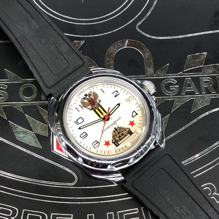 Vostok Komandirskie Vintage Manual Winding 39mm Jam Tangan Pria dengan Tali Kulit Hitam dan Desain K