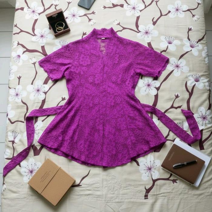 PreLoved Kebaya Brokat Maribel Ungu Magenta M (Ld 84)
