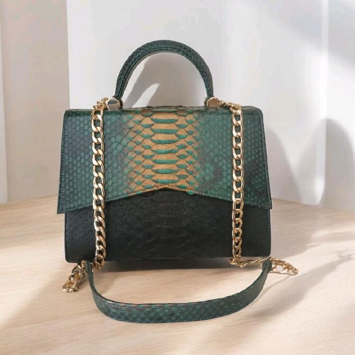Tas tangan wanita eksklusif berbahan kulit ular piton asli