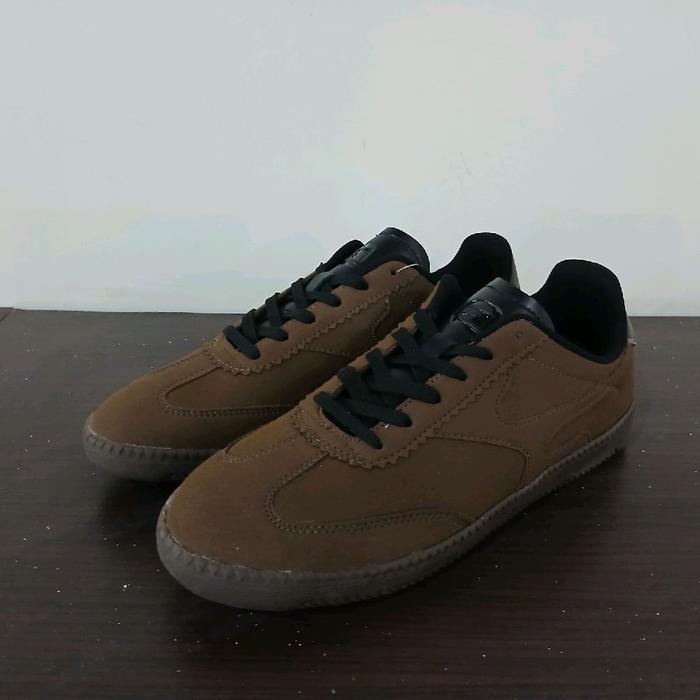 EMBA COACH CHOCO DARK CHOCO Sepatu Sneaker Pria dengan Desain Klasik dan Nyaman untuk Aktivitas Seha