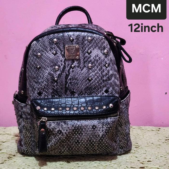 NETT Preloved Tas Ransel Stud Medium MCM Munchen M1978 Kulit Visetos Monogram Grey-Black Snake Croco