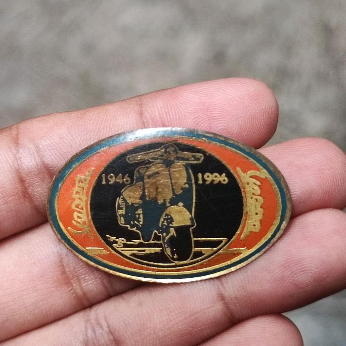 Pin Kuningan Vintage Peringatan 50 Tahun Vespa 1946-1996
