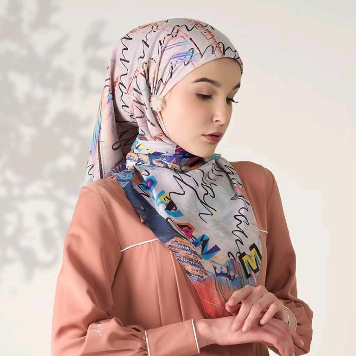 MANDJHA Spectrum White Scarf By IVAN GUNAWAN - Hijab motif segiemapat ORIGINAL