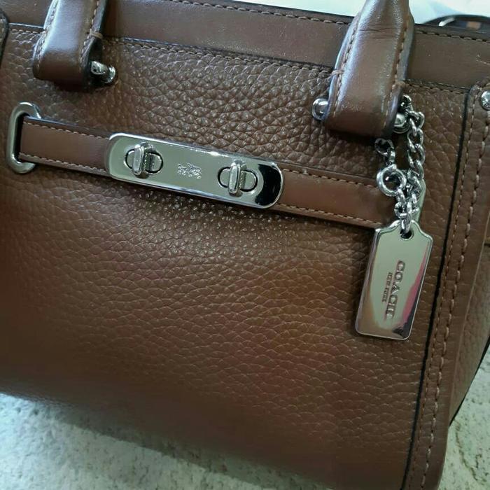 TAS WANITA MERK : COACH ORIGINAL. PRELOVED. KONDISI 90%. WARNA COKLAT.