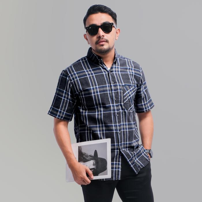 DGM Kemeja Flanel Pria Lengan Pendek Kemeja Flannel Pria Modern Fit Abu Garis Putih Navy Arka Series