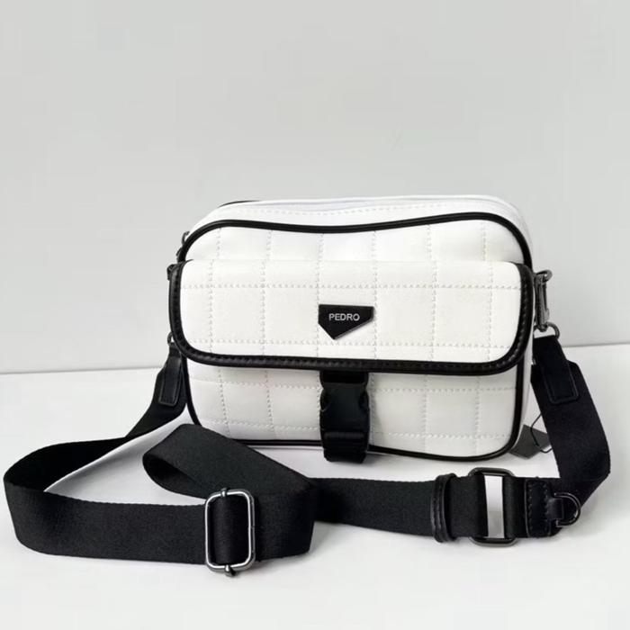 Pedro Tas Pedro / Slingbag Pedro Putih dengan Tali Selempang Hitam dan Logo Pedro di Depan