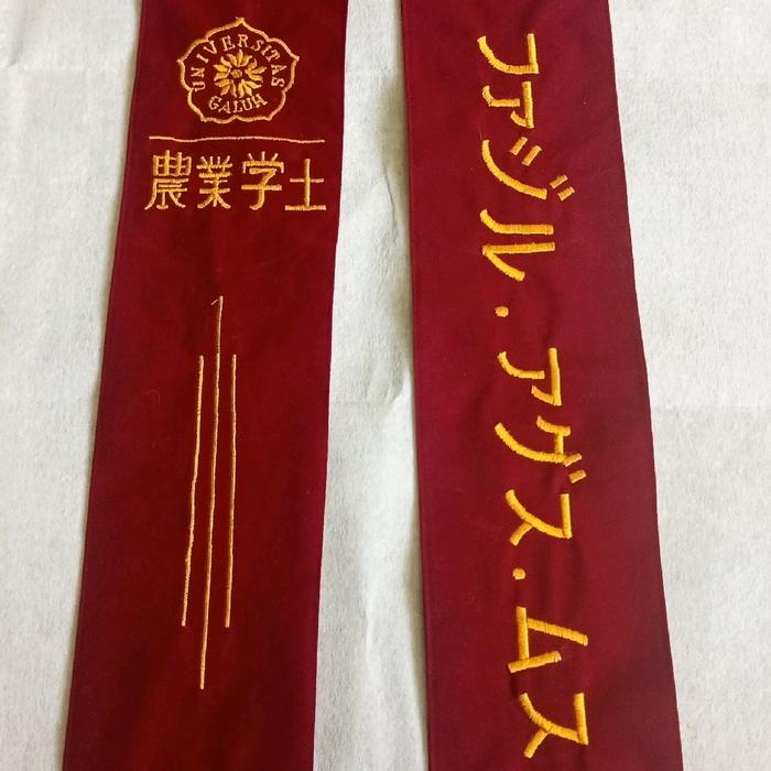 Selempang wisuda font japan
