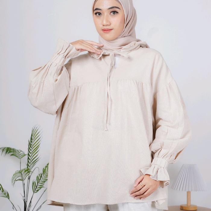 FUMIKO Blouse – Simpel, Manis, dan Elegan! Lengkapi gaya harianmu dengan FUMIKO Blouse, Cantik Fit A