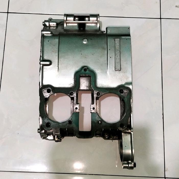 Rengkes crankcase atas mesin motor Honda CB 200 twin