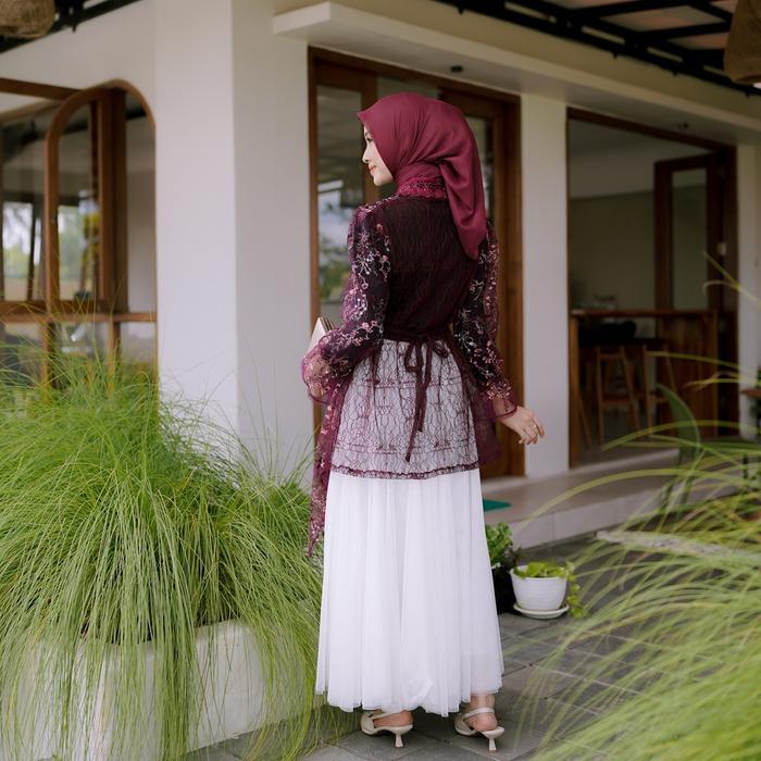Delova Wardrobe - Clarissa Kebaya Kutu Moern Dewasa Premium Modern Brukat Vintage Cantily Outfit Ata