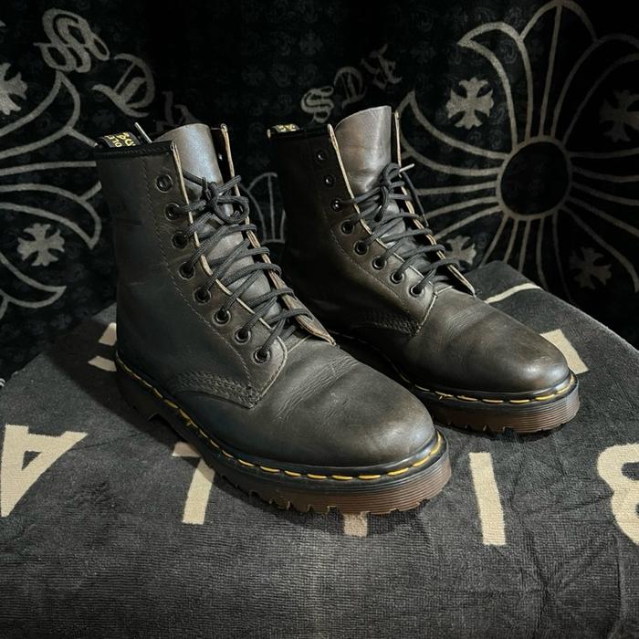 Sepatu boot dr martens original england  Shoes Pria/wanita