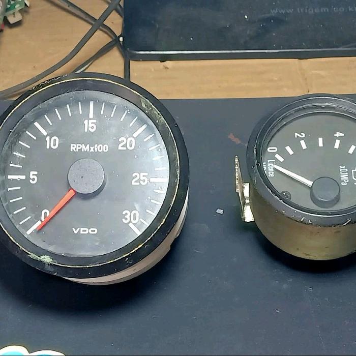 rpm dan bensin indikator motor
