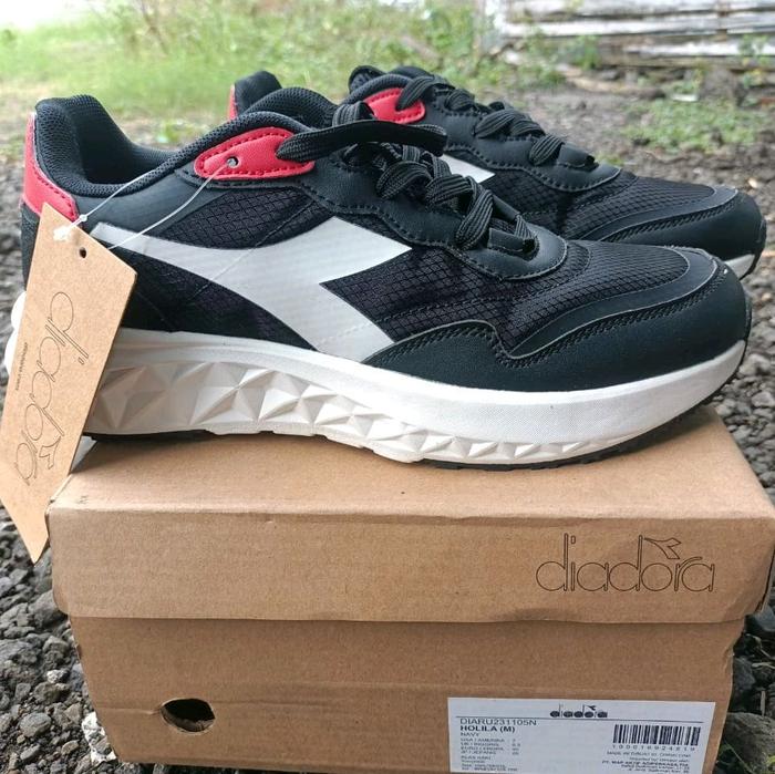 sepatu merek diadora original Sneakers