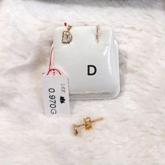 Anting emas 70 huruf D tusuk