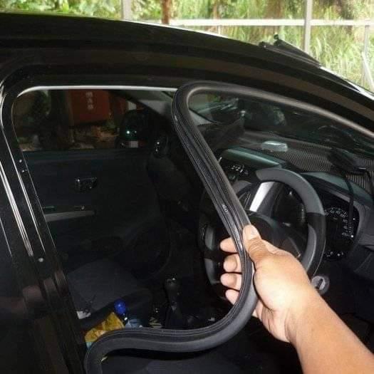Karet Balon Pintu Body Innova, Fortuner, Helux DLL Original Car