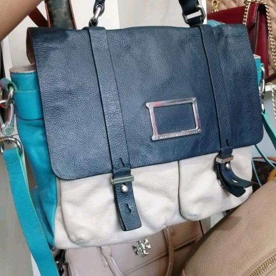Lovecat Tas Selempang Wanita Biru dan Putih dengan Desain Elegan dan Praktis