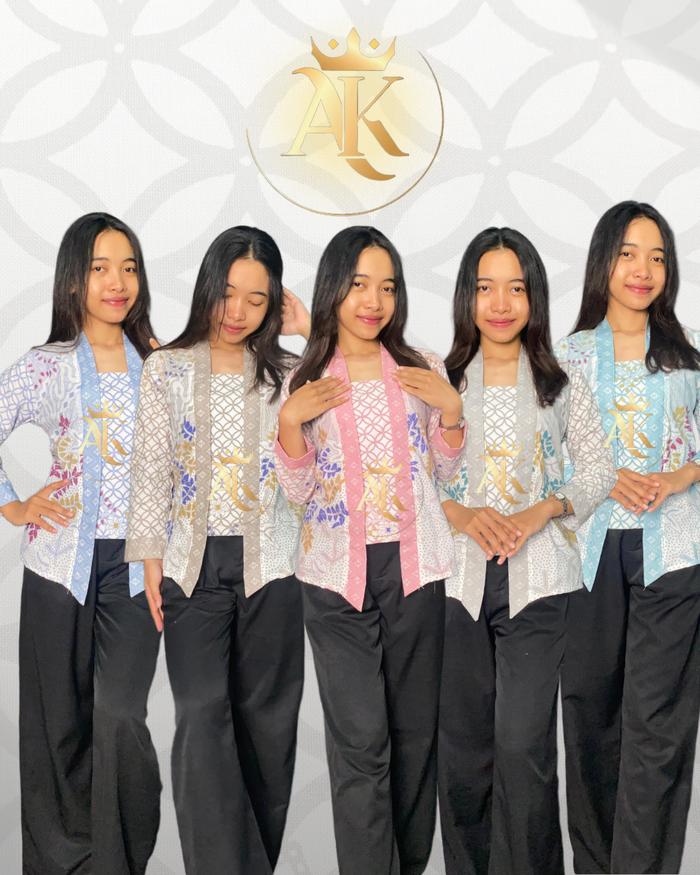 Atasan Batik Wanita Modern Lengan Panjang Saleena Series Motif Combinasi
