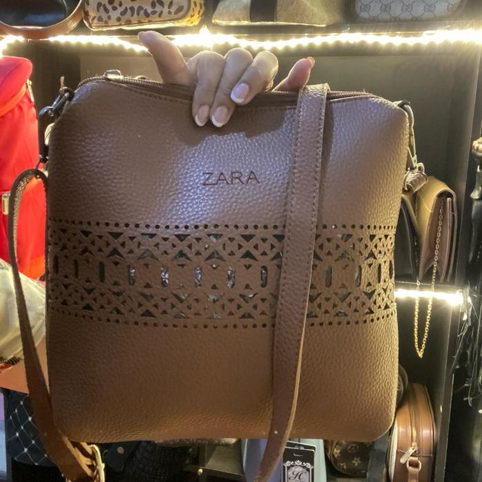 Zara Tas Wanita Kulit Berkualitas dengan Desain yang Selalu Ditunggu-tunggu dari Merek Terpercaya