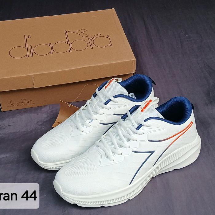 sepatu sneaker cowok import diadora karsten putih ukuran 44