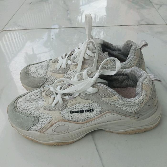 Sepatu Branded Umbro Sporty Size 40,5 (Second)