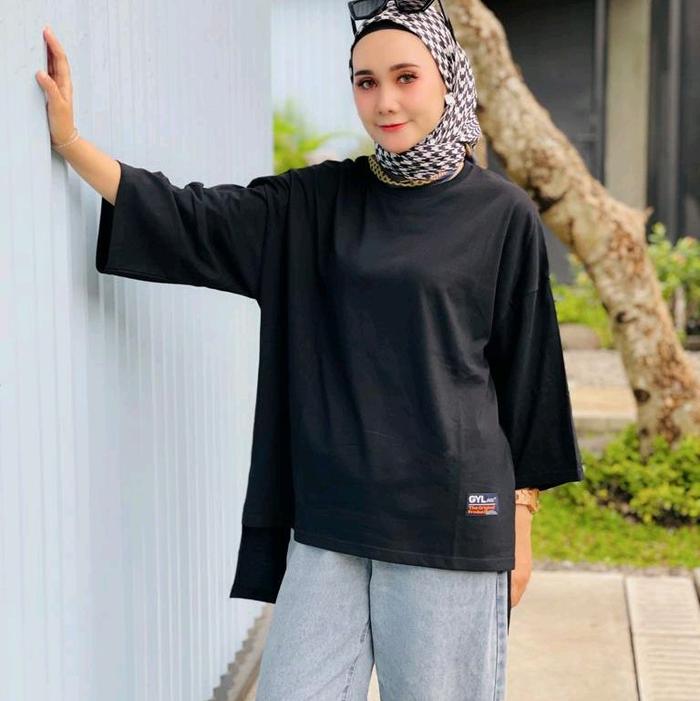 Atasan Top Oversize Gyl Autentic dengan Sablon Plastisol & Discharge HQ - Slit, Nyaman, Wanita, Baju