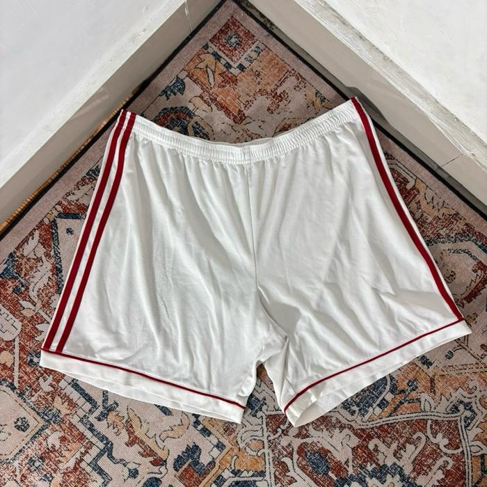 CELANA PENDEK JERSEY ADIDAS PUTIH
