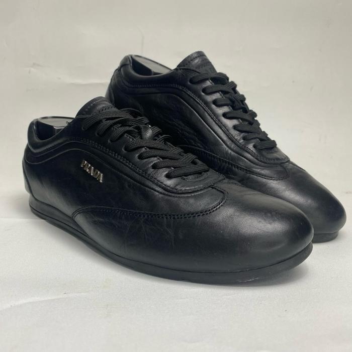 Sepatu Sneakers Pria Hitam Prada - Desain Sporty