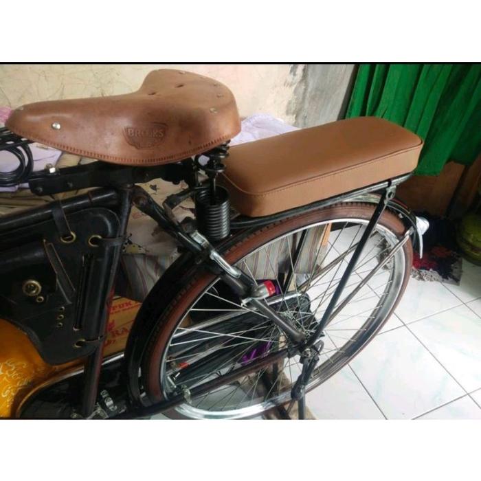 Jok boncengan sepeda onthel tua